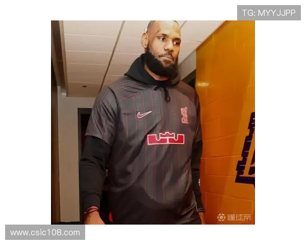 詹姆斯携手足球明星推出全新联名系列引发运动时尚热潮