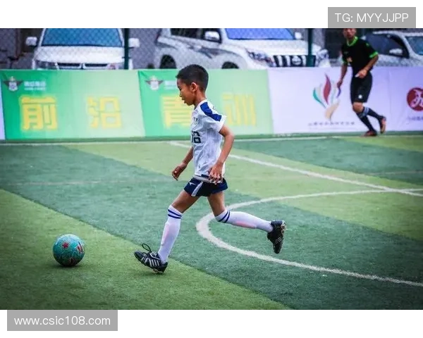 足球明星的奋斗历程与人生启示带给我们的深刻反思与感悟