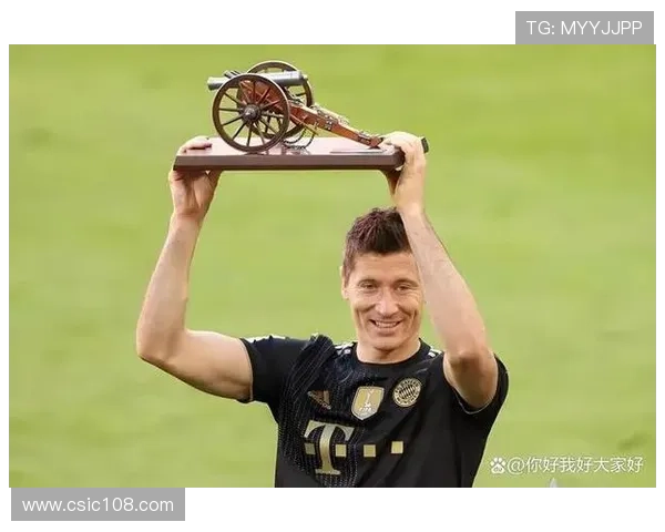 足球明星莱万的球衣号码背后的故事与传奇历程 足球明星莱万的球衣号码背后的故事与传奇历程